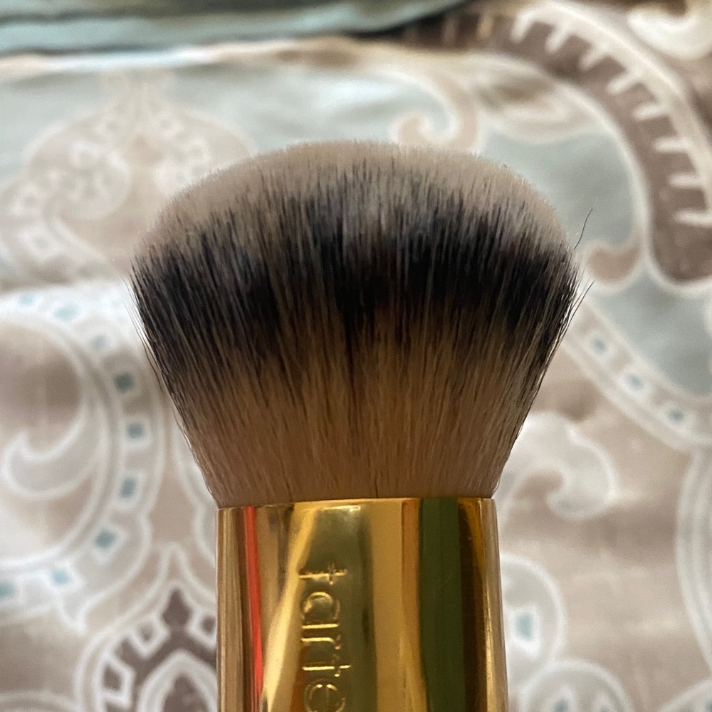 Tarte The Buffer Foundation Brush - Picture 2 of 2